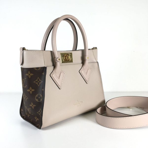 Louis Vuitton On my Side Online